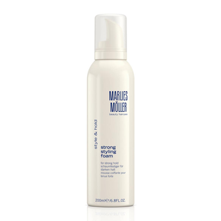 Marlies Moller Style a drží silnou stylingovou pěnu 200 ml